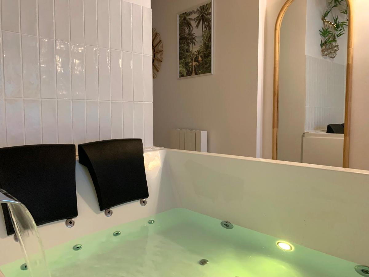 Bali Serenity Balneo Et Lit Rond Lagnieu エクステリア 写真