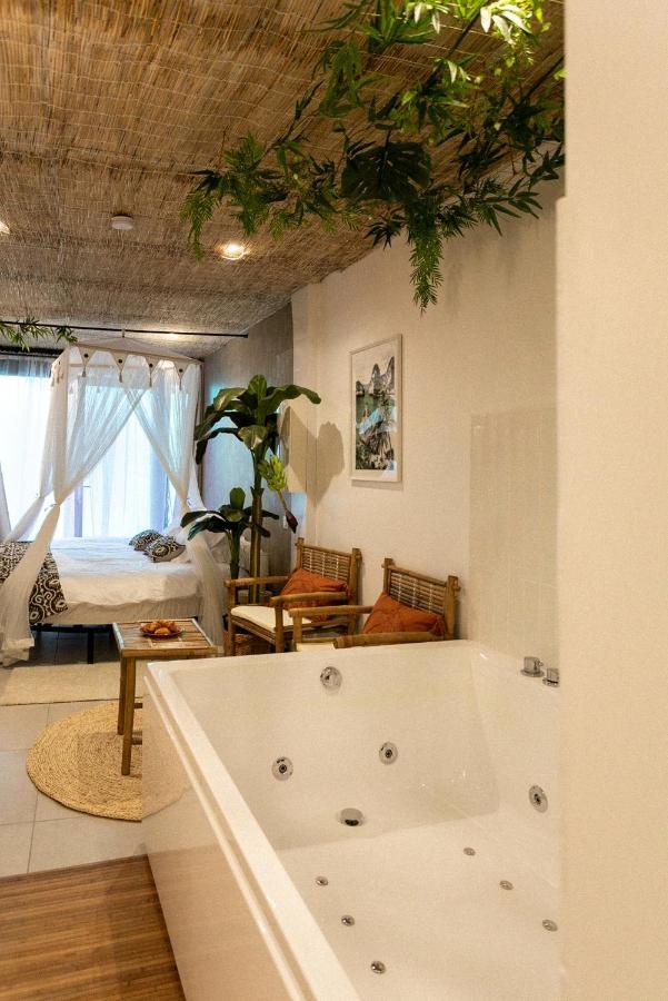 Bali Serenity Balneo Et Lit Rond Lagnieu エクステリア 写真