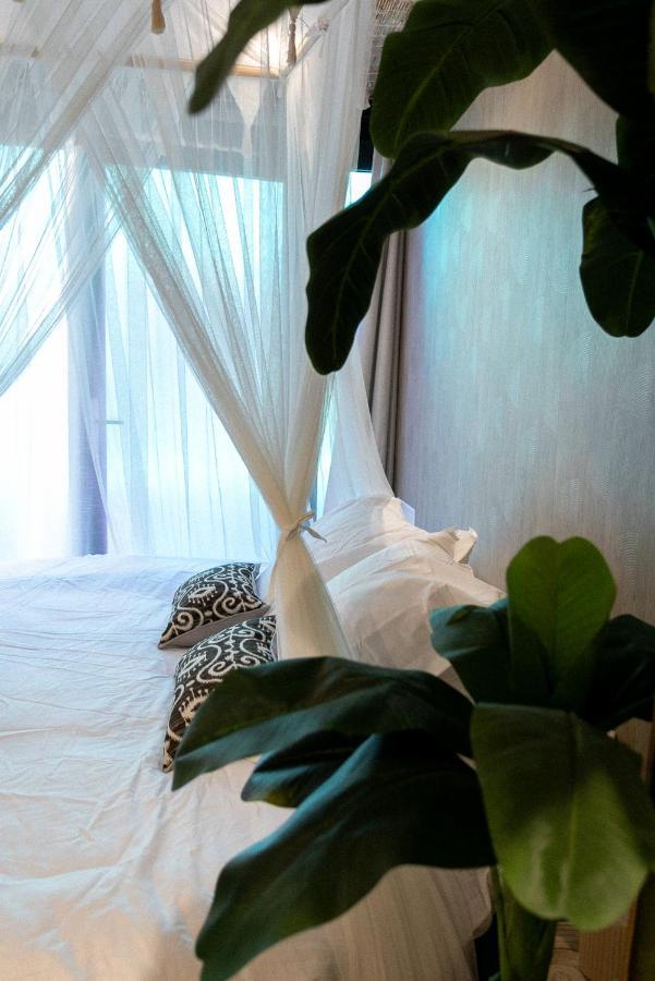 Bali Serenity Balneo Et Lit Rond Lagnieu エクステリア 写真
