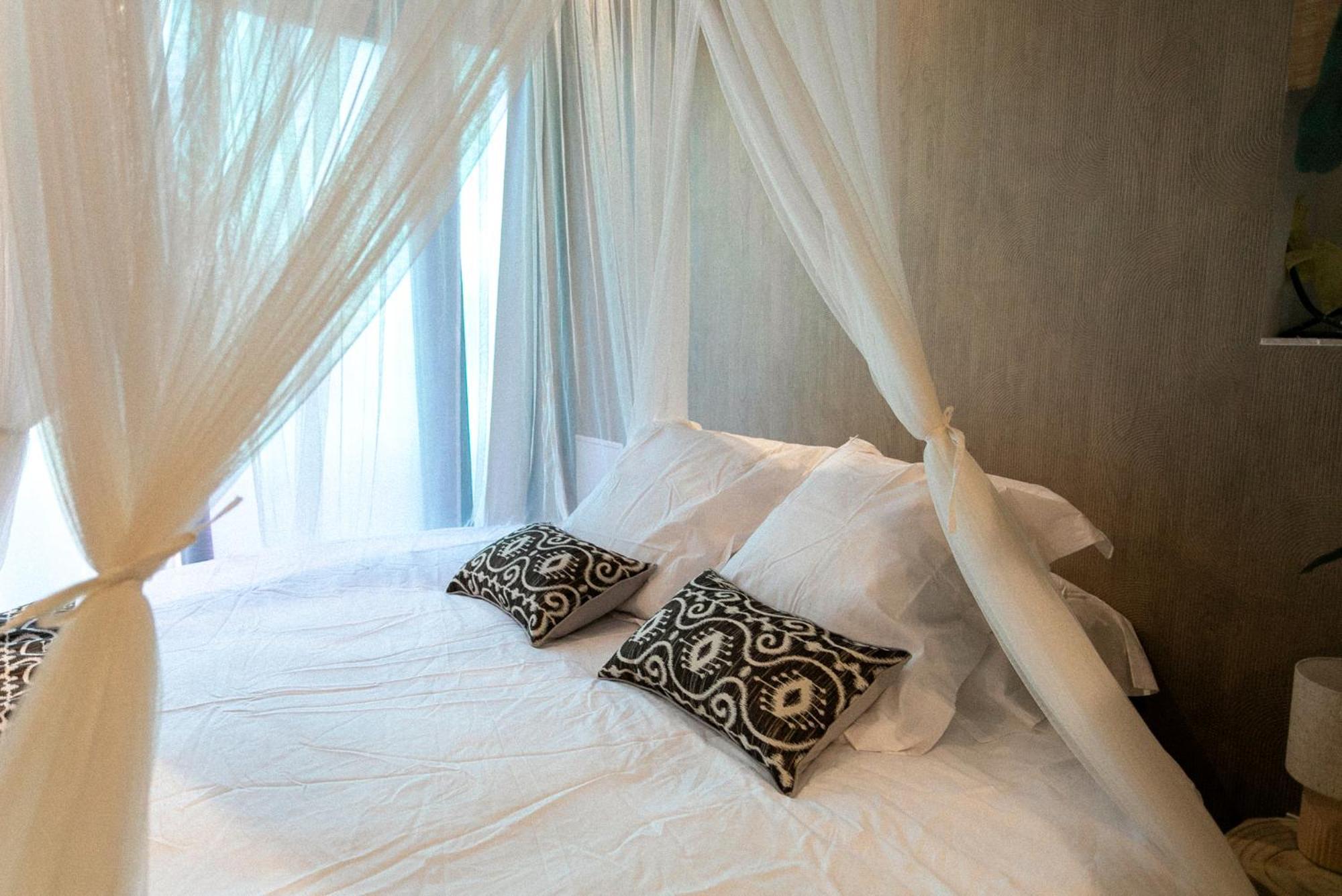 Bali Serenity Balneo Et Lit Rond Lagnieu エクステリア 写真
