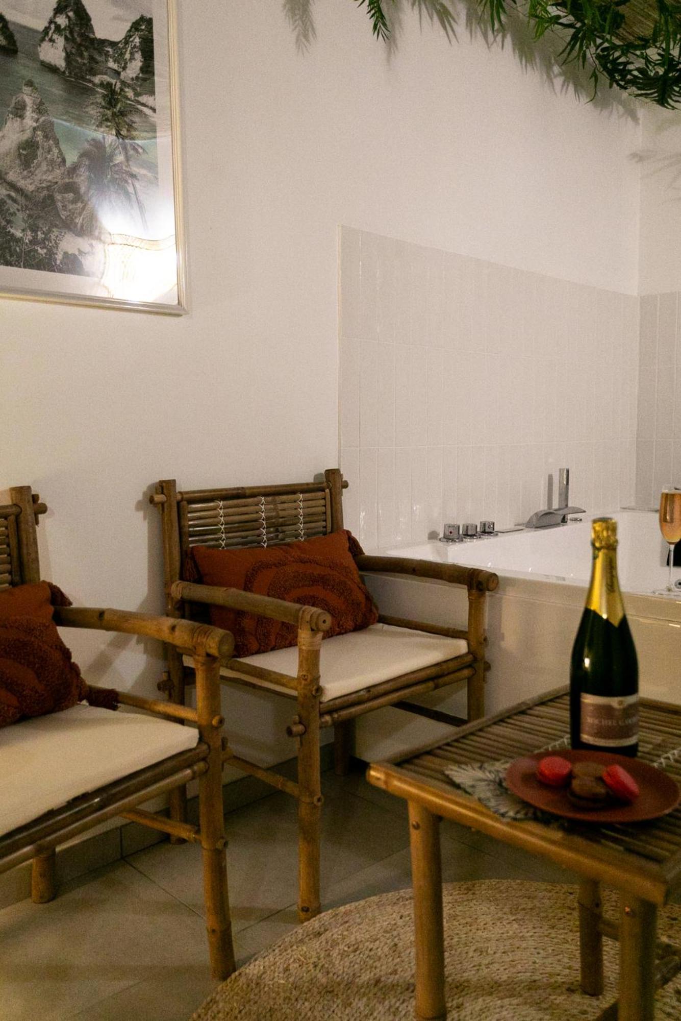 Bali Serenity Balneo Et Lit Rond Lagnieu エクステリア 写真