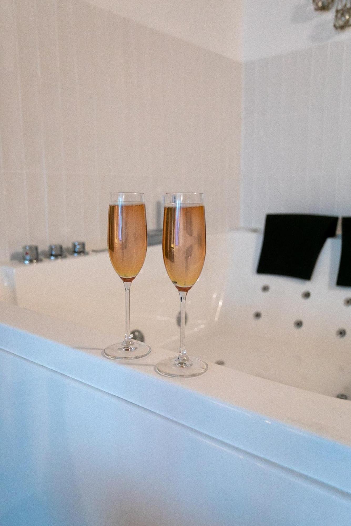 Bali Serenity Balneo Et Lit Rond Lagnieu エクステリア 写真